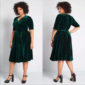 Green velvet vixen trixie doll dress Collectif